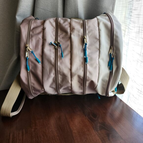 Tobiq Tiny Washable Duffel 30L Travel Bag Like New - Picture 9 of 12